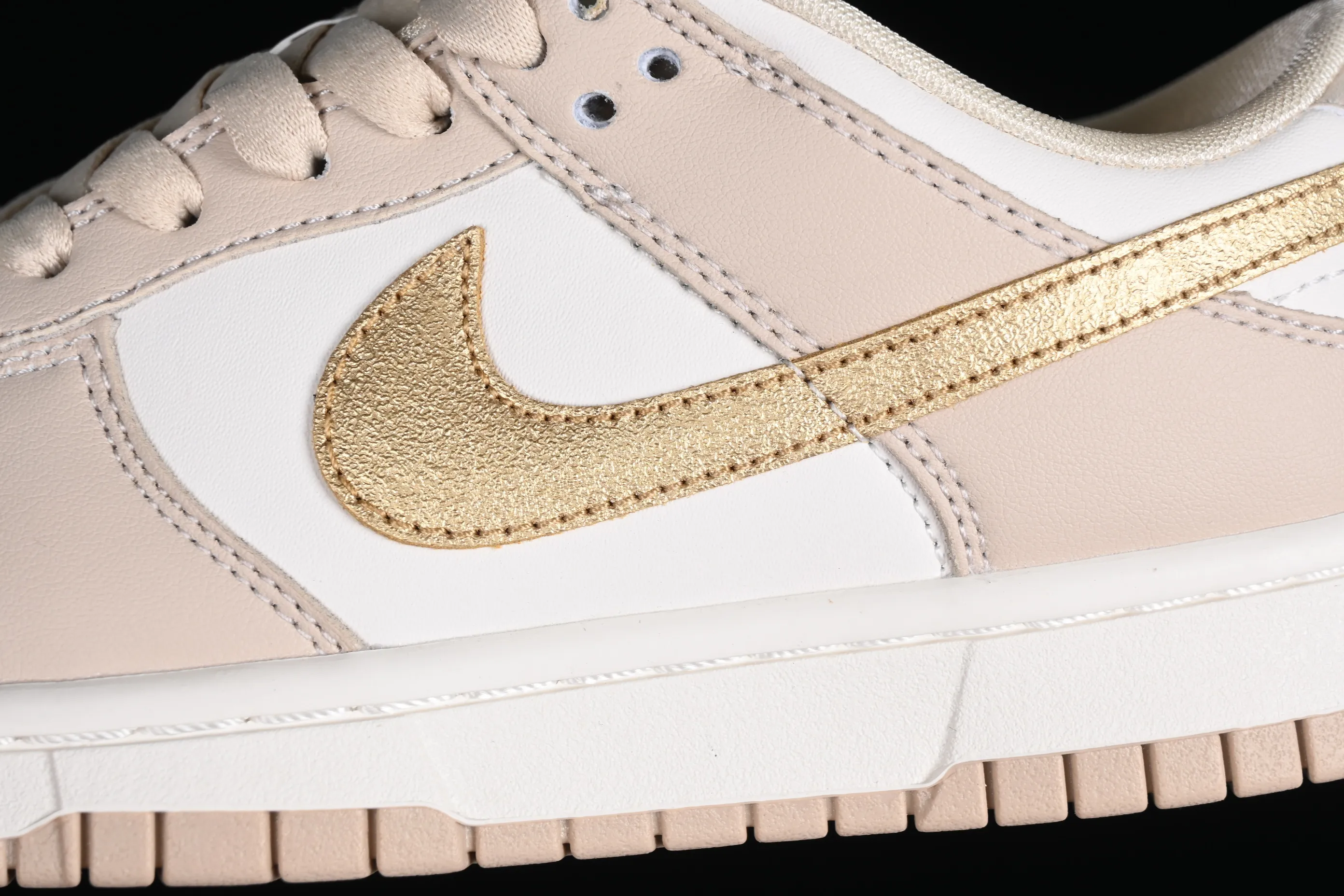 All categories Nk SB Dunk series Nk SB Dunk Low low-top sneakers F version Nk Dunk Low beige gold hook SB low-top sports and leisure sneakers DX5930-001
